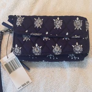 Vera Bradley all in one cross body for iPhone 6Nwt
